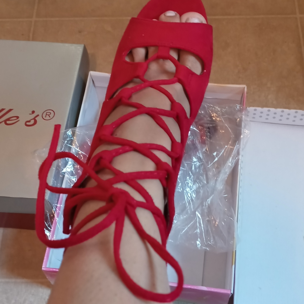 Red Heels 🔥 - Picture 6 of 6